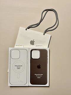 不买透明壳，怎么让你知道我是尊贵的原色钛金属 iPhone 15 Pro Max 用户？