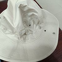 简便易用的渔夫帽，奶油白的颜色