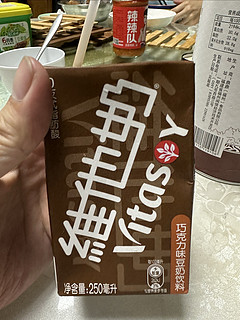 一款豆奶饮品