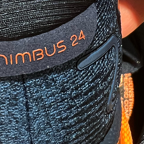 买了一双亚瑟士的NIMBUS24，不等双11了！