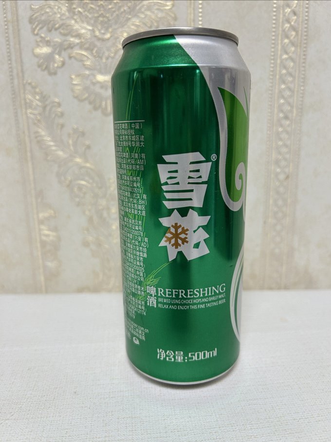 清香爽口的雪花啤酒必须时刻准备着