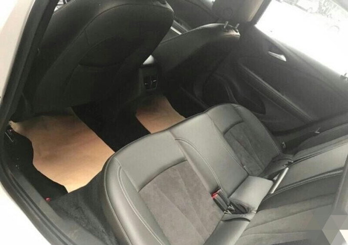 轿车
