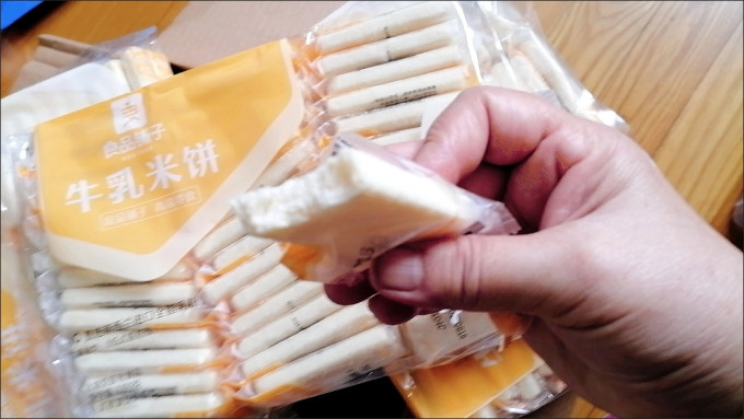 良品铺子饼干