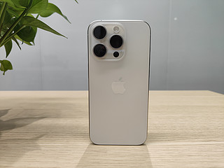iPhone 15 pro白色简单开箱