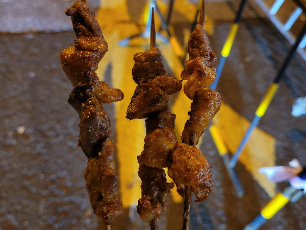 想起羊肉串，就想起了新疆买买提