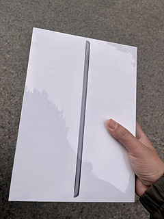 这么大了第一次在苹果实体店买东西，选择买ipad9值不值？