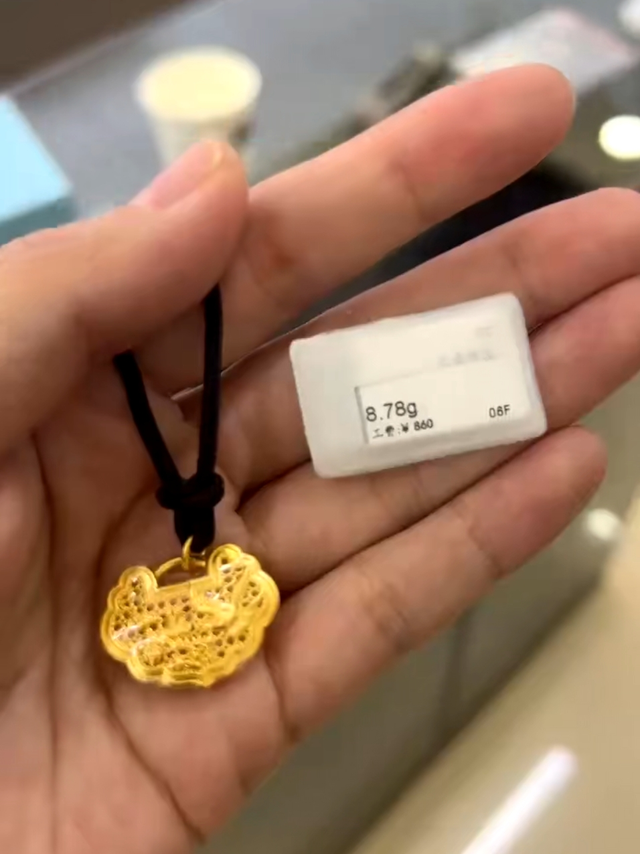 周大福喜上眉梢克减80