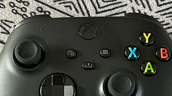 Xbox新版手柄手感很强，双十一定要买一台。