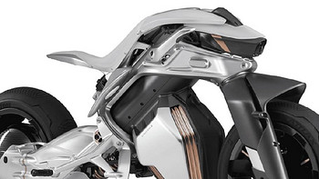 雅马哈 发布电动摩托MOTOROiD 2加入AI技术实现自动驾驶