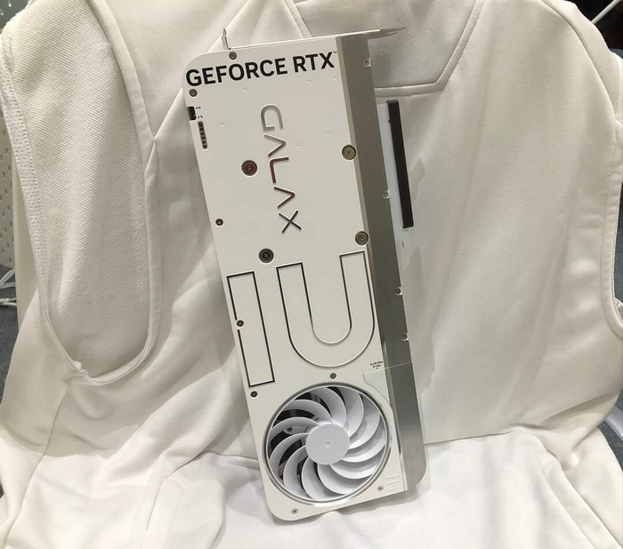 网传丨影驰20周年 RTX 4090 HOF纪念版真容现身，穿透式风扇，隐藏式16Pin供电