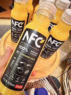 一瓶橙汁等于三个半橙子，好喝的NFC还是农夫山泉