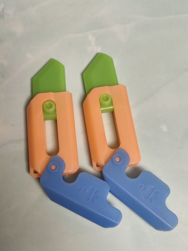 0.6一把的玩具，自己玩着挺解压！