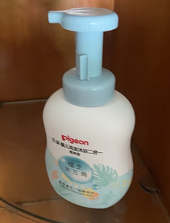 贝亲（Pigeon）洗发沐浴露 含桃叶精华 婴儿洗发沐浴二合一 500ml IA209