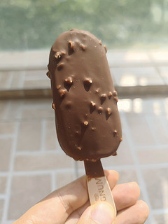 丝滑口感，如梦如幻，唯有梦龙太妃榛子口味冰淇淋！