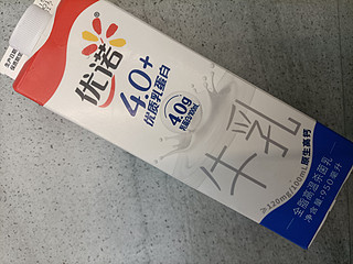 优诺全脂牛奶：高质量奶源，浓郁口感的最佳选择