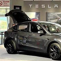 2023北京消博会启幕，特斯拉Model 3焕新版和Model Y升级版首次合体亮相