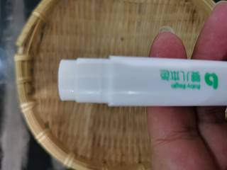 青蛙王子润唇膏很不错。