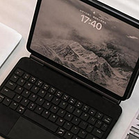 数码产品一箩筐 篇二十一：偷偷将笔记本换成iPad+绿联磁吸妙控键盘，让你的iPad优雅地支棱起来！