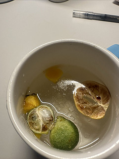 金桔柠檬 - 百香果茶包蜂蜜，是一款专为女生打造的泡水喝的茶包，也是一款水果茶爆款！