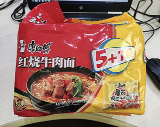 经典的康师傅红烧牛肉面+番茄鸡蛋面