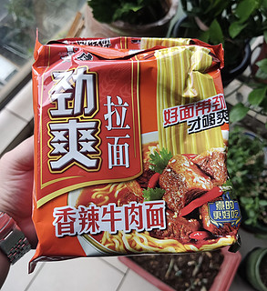 康师傅的劲爽香辣牛肉面