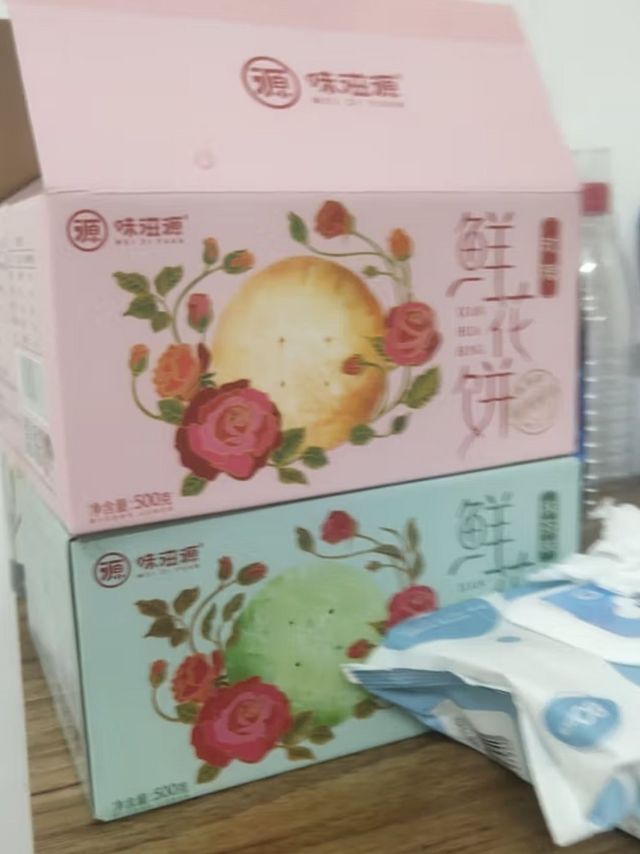 吃一口就难忘的百草喂嫩牛吐司和味滋源的鲜花饼。