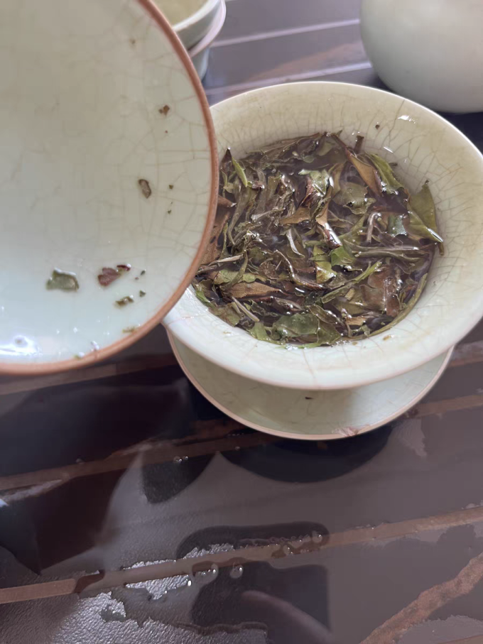 琴畔明月茶类