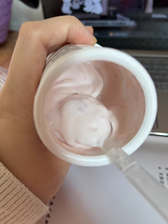 晒晒我家的优诺酸奶，草莓味酸奶太棒了