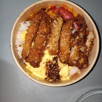 脆皮鸡排虾仁炖蛋饭