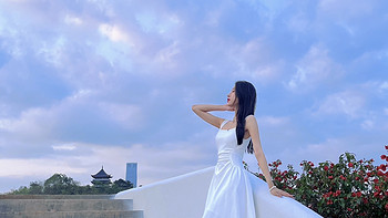 时尚白色吊带连衣裙，演绎法式优雅
