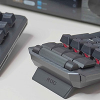 数字键盘分离设计+RX光轴，让人一眼心动的ROG龙骑士2代 PBT版