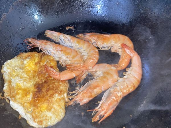 半夜肚子饿来一份高配版的鸡蛋面条吧