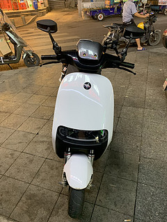 九号E200P，0到50km/h只需要2.8秒，动力堪比250cc级燃油摩托