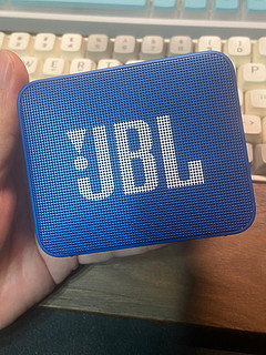 JBL 小巧的便携蓝牙音箱，ipx7防水浴室都能听