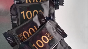 盐津铺子每日纯黑巧克力：俄罗斯风味的控糖小零食
