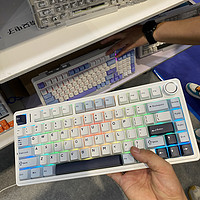 小巧机械键盘狼蛛f75