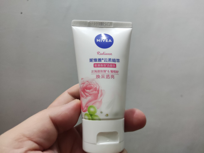 妮维雅洁面摩丝