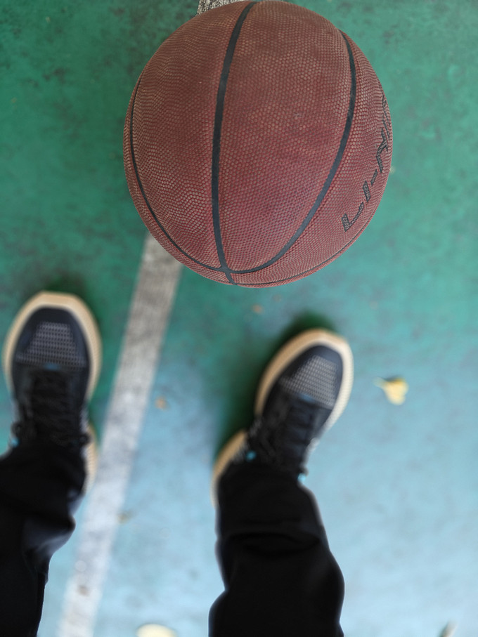 李宁篮球鞋