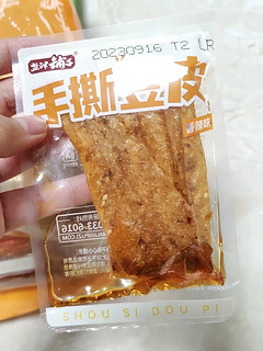 盐津铺子豆皮辣条儿时麻辣片小零食小吃休闲食品手撕豆皮网红爆款