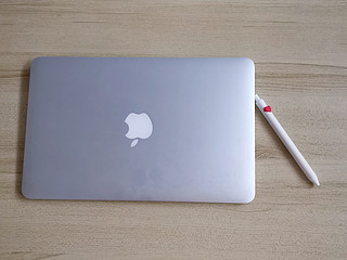 简约工位②：一个Mac本、一只爱心笔，这才搭