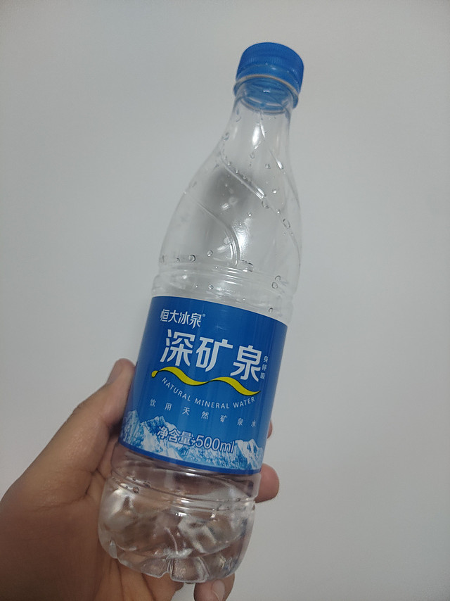 恒大冰泉天然矿泉水