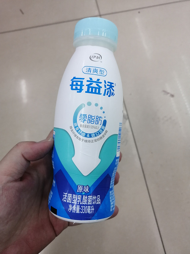 网红爆款伊利每益添乳酸菌饮品，让你一口爱上它