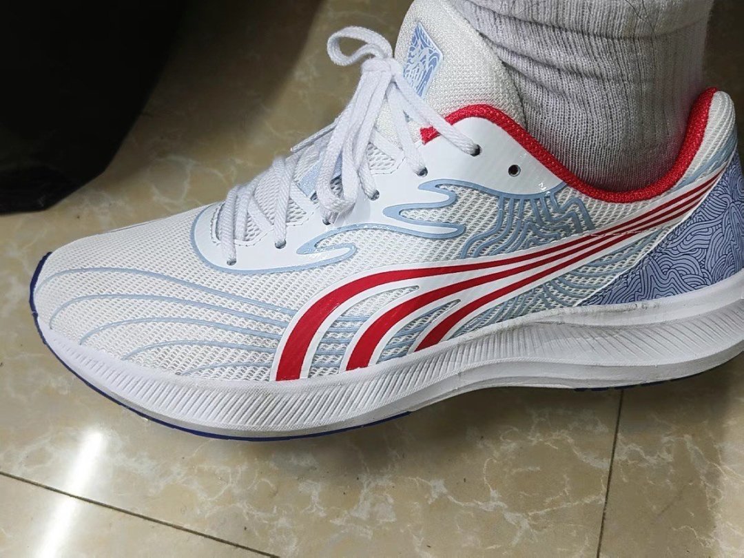 多威征途一代跑鞋