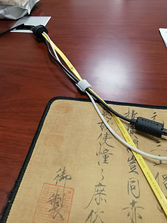 整理桌面线缆神器