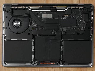 不一定偷工减料， 新款M3的Macbook Pro基本款只有一个风扇