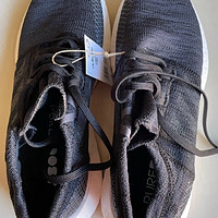 不到200元的阿迪达斯 PureBOOST GO 休闲跑步运动鞋，让舒适与时尚陪你一起奔跑！