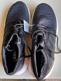 不到200元的阿迪达斯 PureBOOST GO 休闲跑步运动鞋，让舒适与时尚陪你一起奔跑！