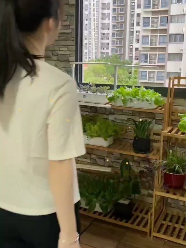 放松的居家女孩