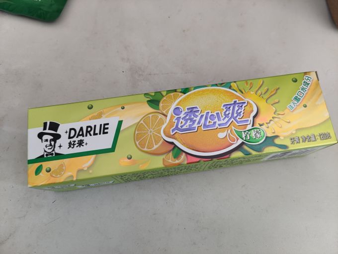 黑人牙膏用起来干净清新又好闻