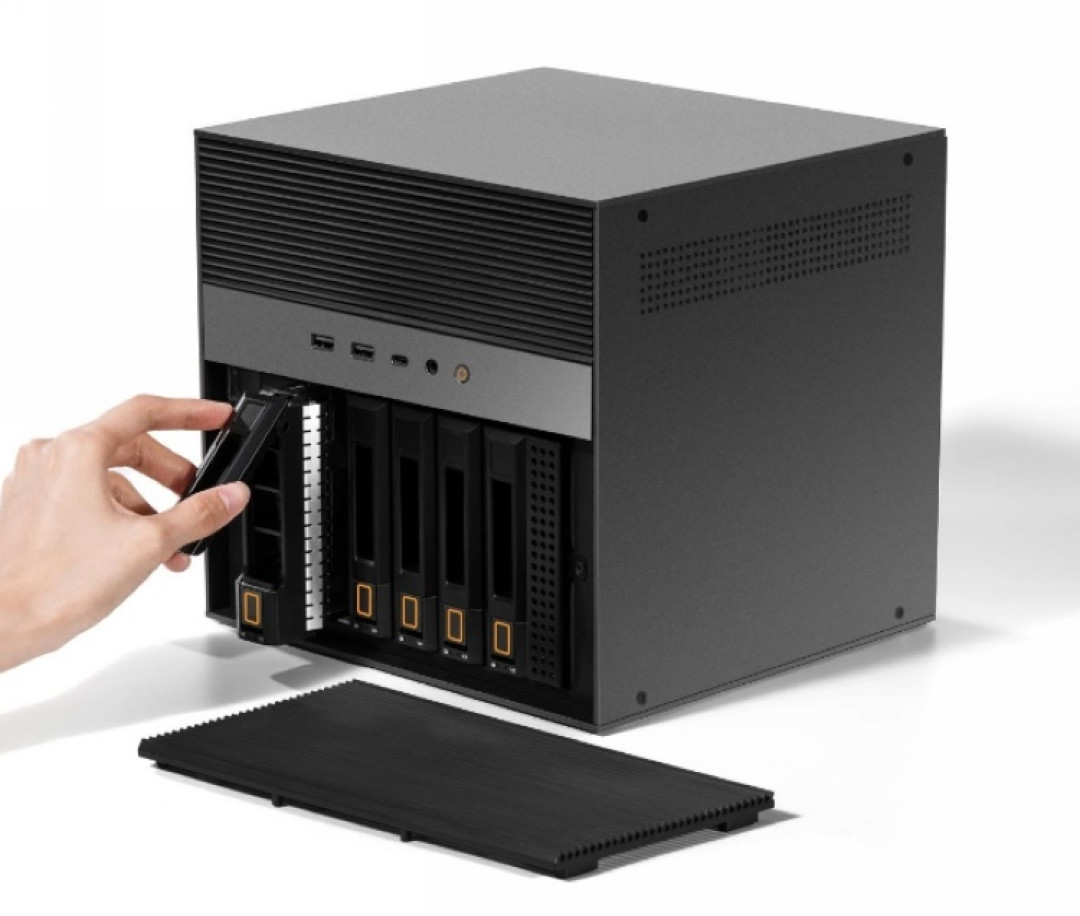 冰鲸科技发布 ZimaCube 系列 NAS ，英特尔平台、最多6路M.2 SSD、4路2.5G千兆